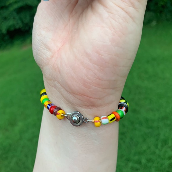 Funky Glass Beaded Bracelet - Picture 12 of 12